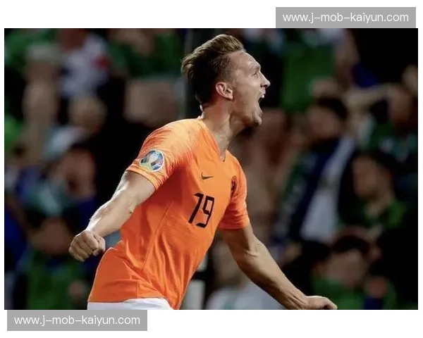 橙色风暴席卷绿茵场：荷兰与斯洛伐克，一场硬仗的史诗对决